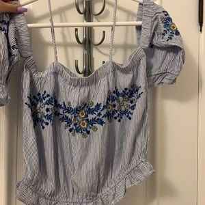 American Eagle off the shoulder cropped top